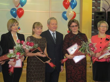 Глава региона вручил почетные грамоты Министерства образования России лучшим педагогам края.