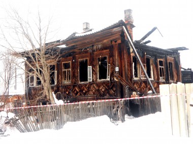 Последствия пожара на ул. Луначарского, 12 страшны. Фото: марина собянина. «усольская газета»