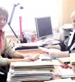 Следят за ценными документами Любовь Охотникова и Тамара Константинова. фото автора. «усольская газета»