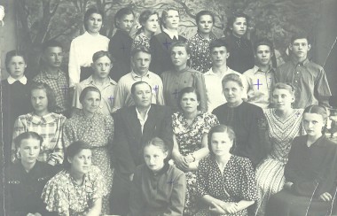 Выпуск 1954 года. Третий ряд (вторая слева) Глафира Ефимовна Ухалова.